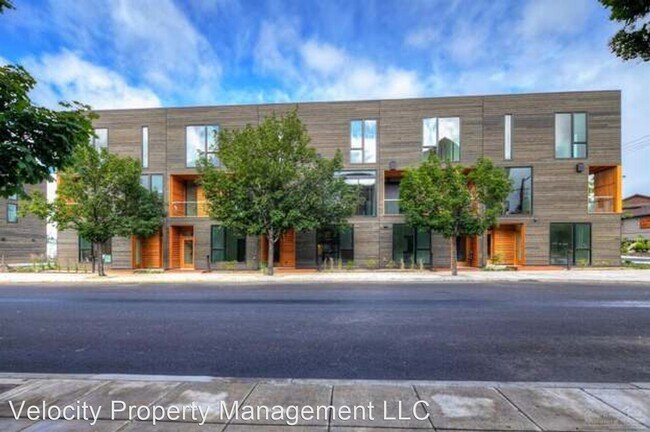 Building Photo - 2 br, 2.5 bath House - 55 NW Wall St. - #5