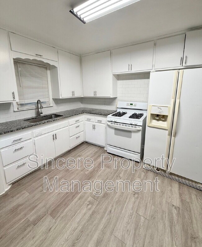 Foto del edificio - 220 E Key Blvd