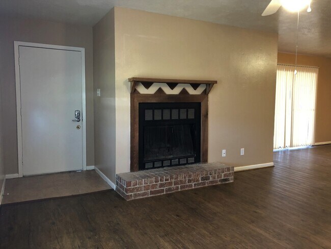 Foto del edificio - Spacious 2 bedroom home in College Station