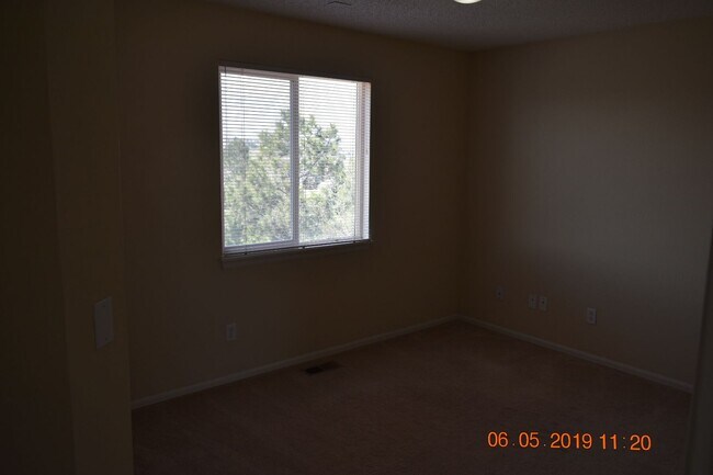 Foto del edificio - Large Parker Home 3 bed, 3 bath Nearly 2K ...