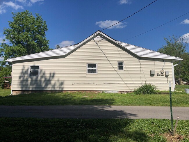 Foto del edificio - 829 Locust Corner Rd