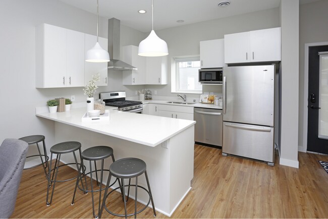 Foto del edificio - ONE MONTH FREE ON 12 MONTH LEASE!