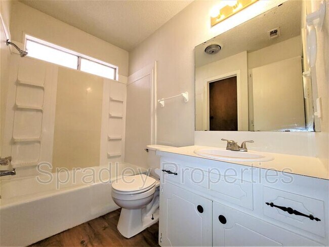 Foto del edificio - 409A Cheyenne Dr