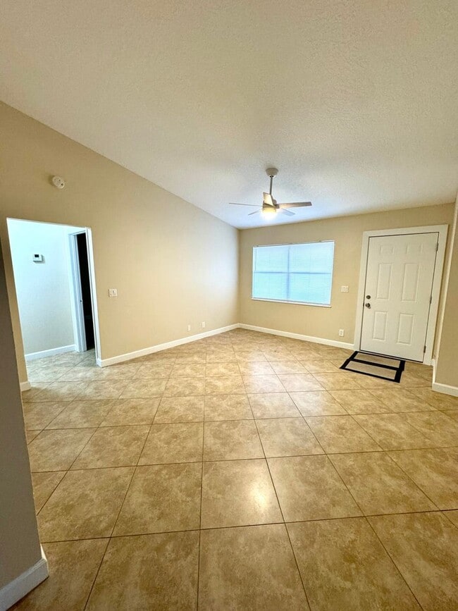 Building Photo - 2158 Pretty Ln