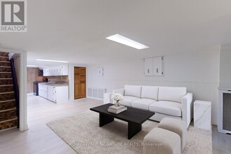 Building Photo - 247 Palmerston Ave