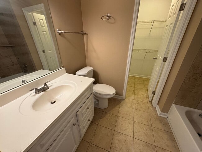 Building Photo - Midfield