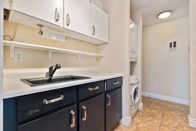 Photo du bâtiment - 2.0 bedroom in Calgary Alberta T2T 3X3