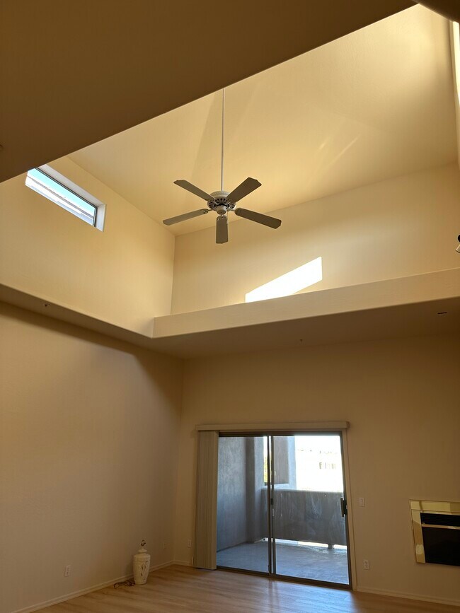 Foto del edificio - 16626 E Westby Dr