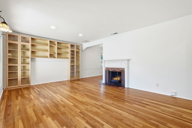 Building Photo - 1808 N Edison Blvd