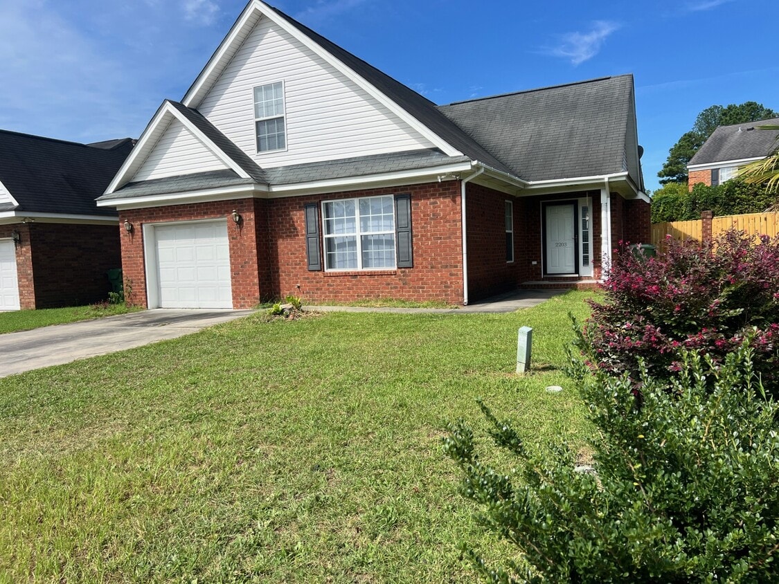 Foto principal - 2203 Inverness Dr