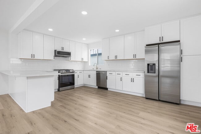 Building Photo - 1613 W 209th St