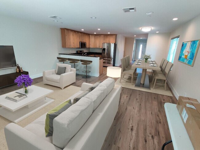 Foto del edificio - Two-level home located in Coffey Park!