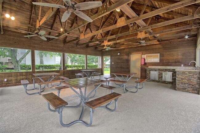 Foto del edificio - 9809 Richmond Ave.