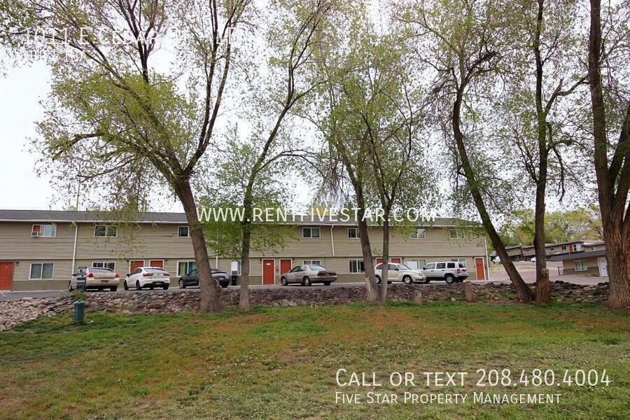 Building Photo - 1011 E Cedar St