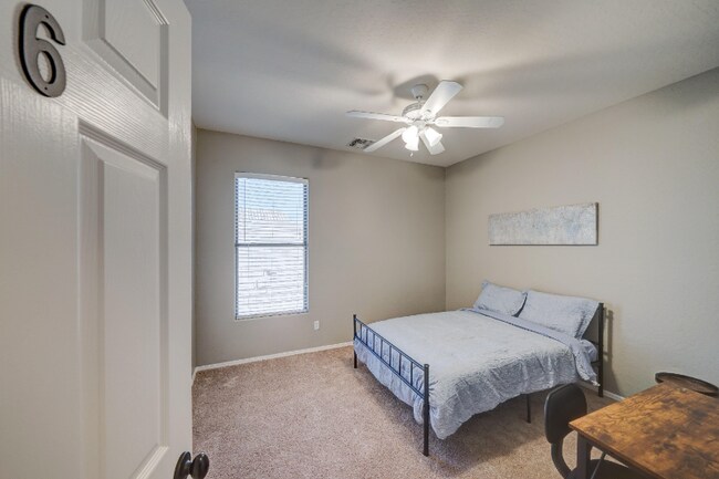 Foto del edificio - 10223 W Raymond St