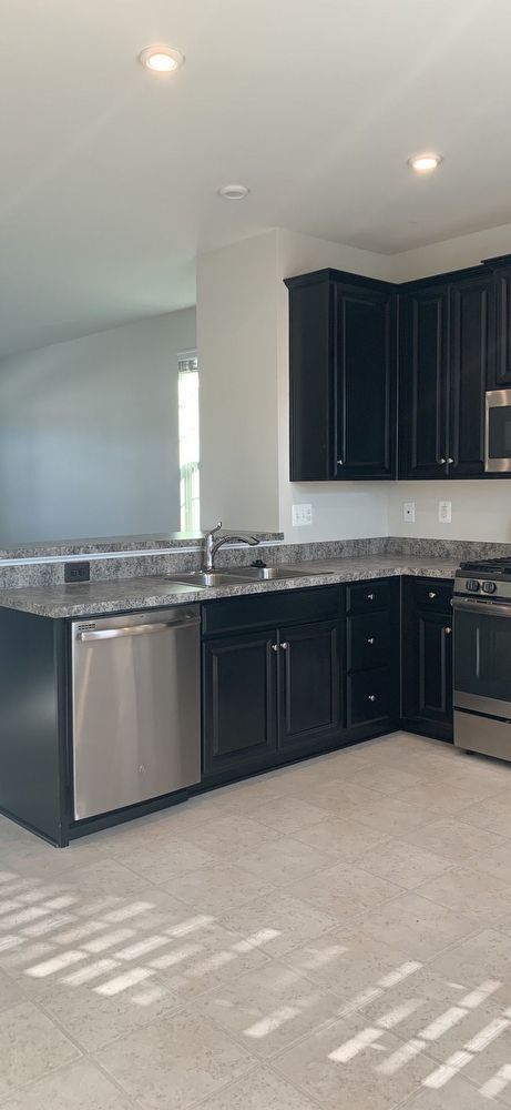 Building Photo - 501 Rolling Valley Dr