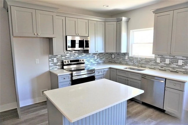 Building Photo - 1040 McLain Rd