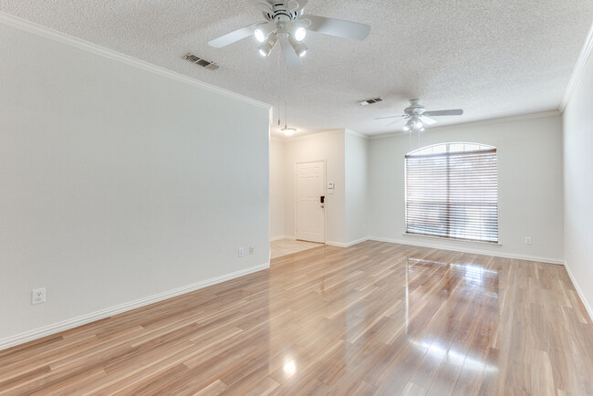 Building Photo - 7101 Park Creek Circle East