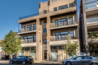 Building Photo - 1943 N California Ave
