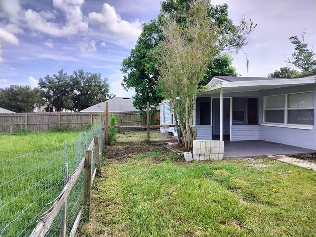 Building Photo - 3635 State Rd 60