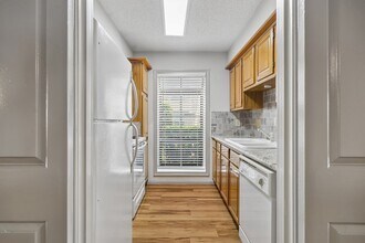 Building Photo - 1311 Antoine Dr