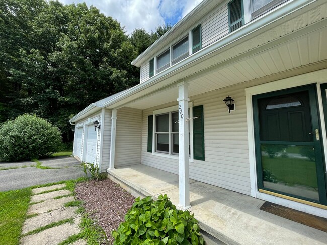 Building Photo - Spacious Home Ready to Rent! Don’t Miss Out!
