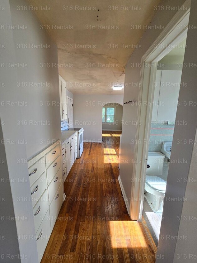 Primary Photo - $550 - 1 bed 1 bath - Multi-Family