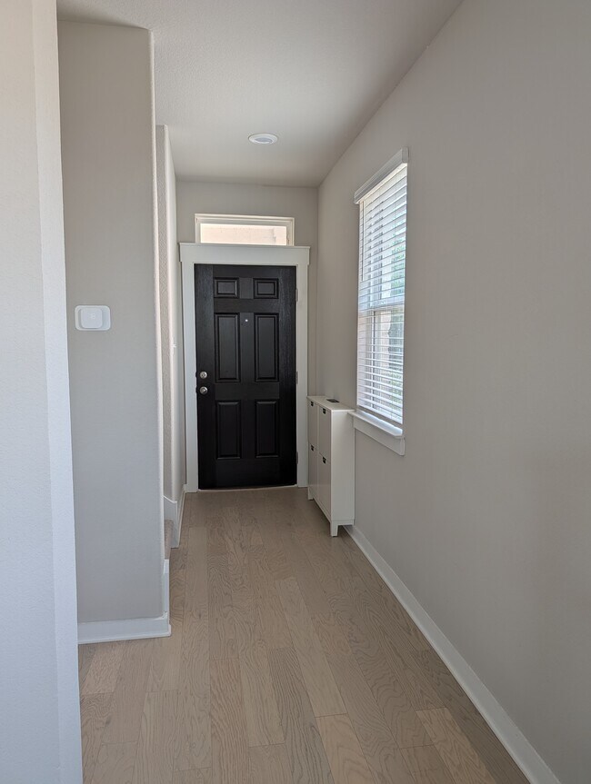 Foto del edificio - 2316 Calvert Dr