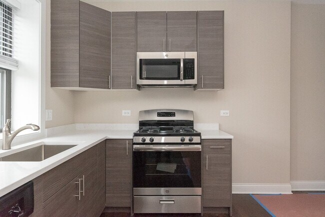 Foto del edificio - 2228 N Sawyer Ave