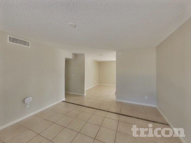 Foto del edificio - 6431 W Hatcher Rd