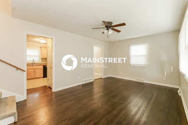 Foto del edificio - 3 Bedroom Pet-Friendly Home in RAYTOWN, MO with Main Street Renewal