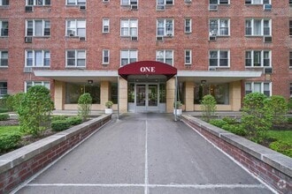 Building Photo - 1 Sadore Ln