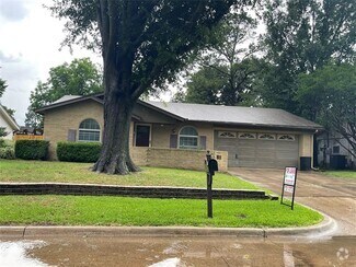Building Photo - 811 Quail Terrace