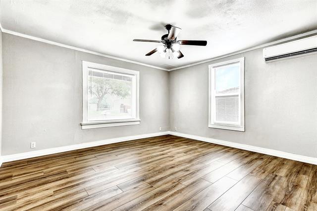 Foto del edificio - 326 W Sears St
