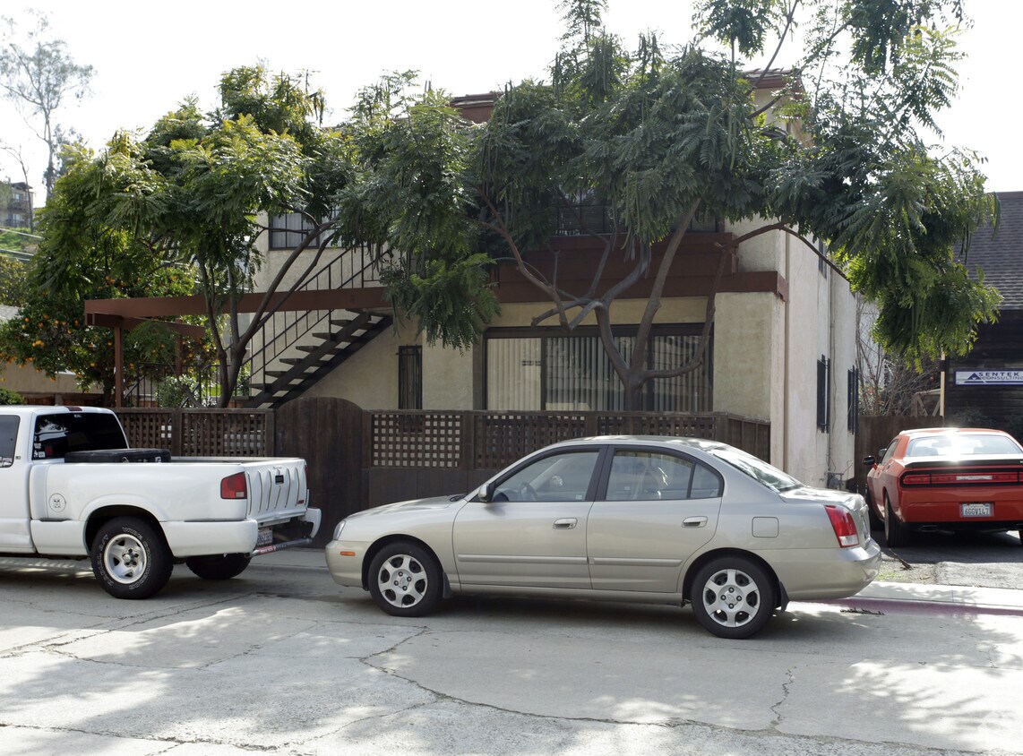 Building Photo - 647 Arroyo Dr