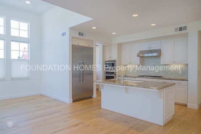 Building Photo - 222 Camellia Cir