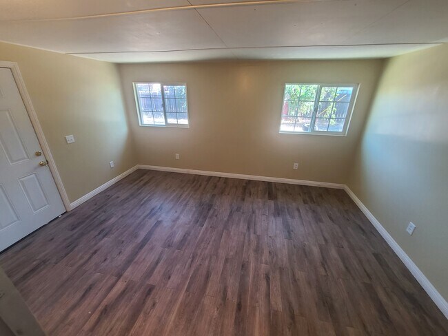 Building Photo - 40865 Camellia Dr