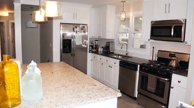 Building Photo - 423 Dawn Avenue, Glen Ellyn, IL 60137