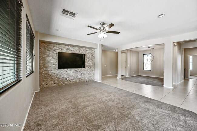 Building Photo - 2513 W Hayduk Rd