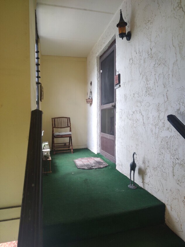 Foto principal - "$200 move in special! Charming 1-Bedroom ...