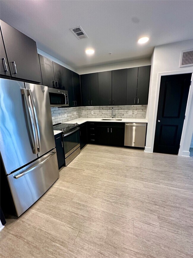 Building Photo - 6400 Washington Ave