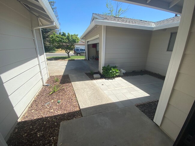Building Photo - Great 3 Bedroom Home in Citrus Heights