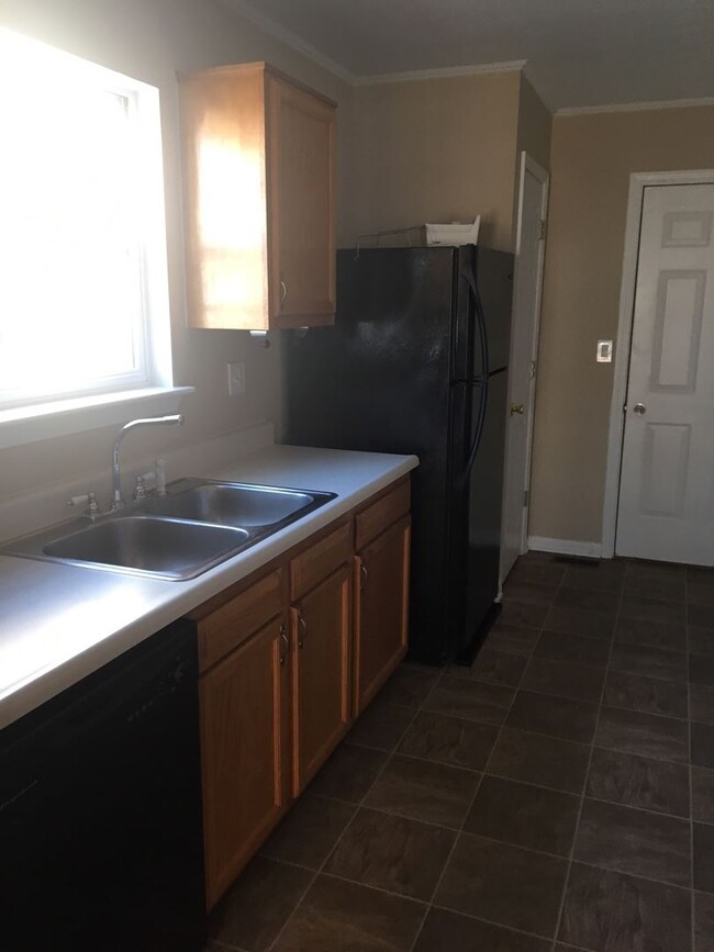 Building Photo - 3 br, 2.5 bath House - 4818 Middlesex Drive