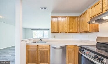 Building Photo - 905 Rabbit Run Rd