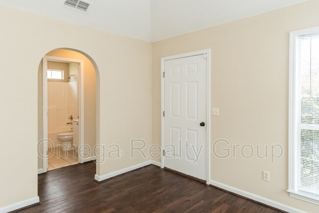 Building Photo - 145 Mayfair Ln