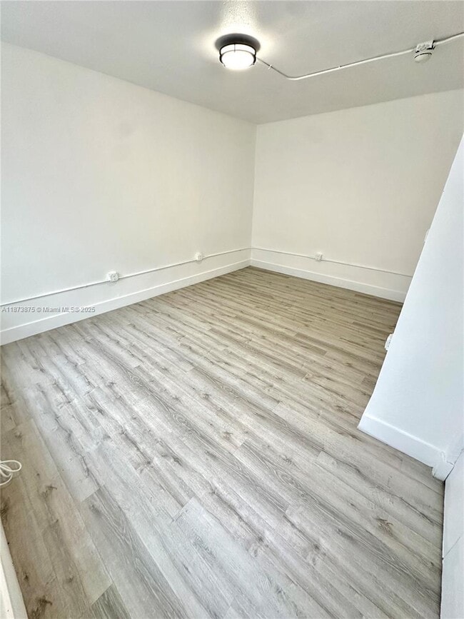 Foto del edificio - 967 SW 5th St