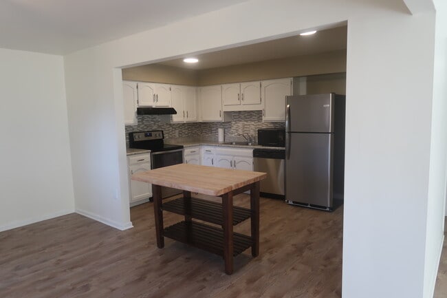 Building Photo - 5260 Crossbow Cir