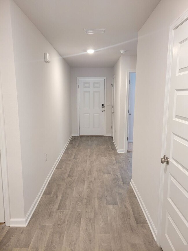 Building Photo - Titus Park 4 bedroom 2 bath home with 2 ca...