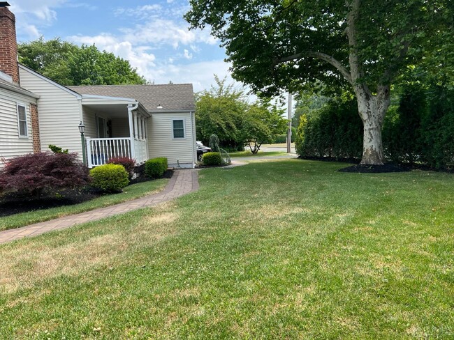 Building Photo - 550 Ryders Ln