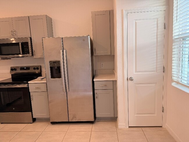 Foto del edificio - 3068 Skyline Lp